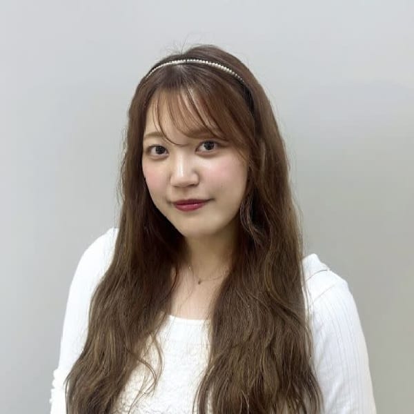 Zina 池袋サンシャイン通り 髪質改善&トリートメント【ジーナイケブクロサンシャインカミシツカイゼントリートメント】のスタッフ紹介。保科 侑花