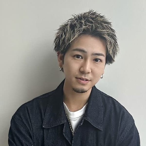 Zina 池袋サンシャイン通り 髪質改善&トリートメント【ジーナイケブクロサンシャインカミシツカイゼントリートメント】のスタッフ紹介。秋山 輝