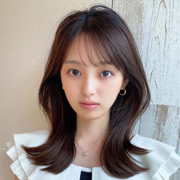 シースルーぱっつん前髪で結んでかわいいフェイスレイヤー