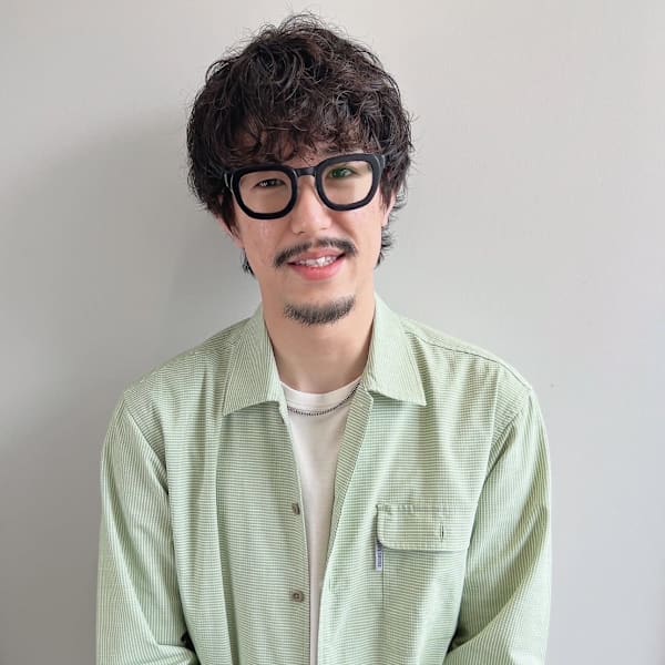 soi -ソワ-  by AROMA hair【ソワ バイ アロマヘアー】のスタッフ紹介。鈴木幸徳