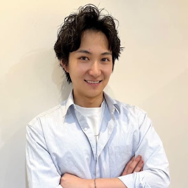 Zina 北千住 髪質改善&トリートメント&艶髪【ジーナキタセンジュカミシツカイゼン トリートメント ツヤガミ】のスタッフ紹介。伊藤 雄河
