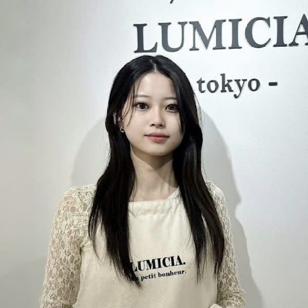 アイブロウサロンLUMICIA.-TOKYO-福岡天神店【眉毛専門店】【アイブロウサロン ルミシアトウキョウ フクオカテンジンテン　マユゲセンモンテン】のスタッフ紹介。ユリア マユゲ