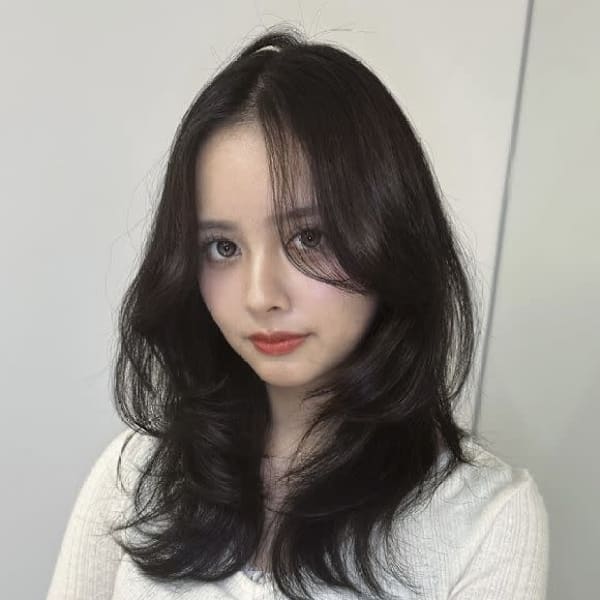 Zina 渋谷本店 髪質改善&トリートメント&艶髪【ジーナ】【ジーナ シブヤホンテン カミシツカイゼン トリートメント ツヤガミ】のスタッフ紹介。Ema 