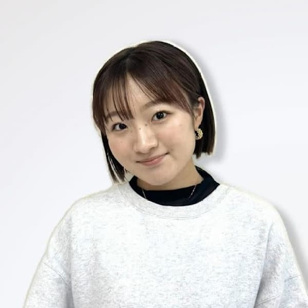 アイブロウサロン i'm 表参道骨董通り店【眉毛専門店】【アイブロウサロン アイム オモテサンドウコットウドオリテン マユゲセンモンテン】のスタッフ紹介。ヒナ 