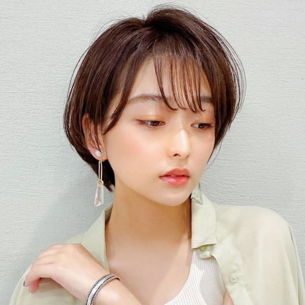 30代40代に人気の大人かわいい前髪ありのくびれショート