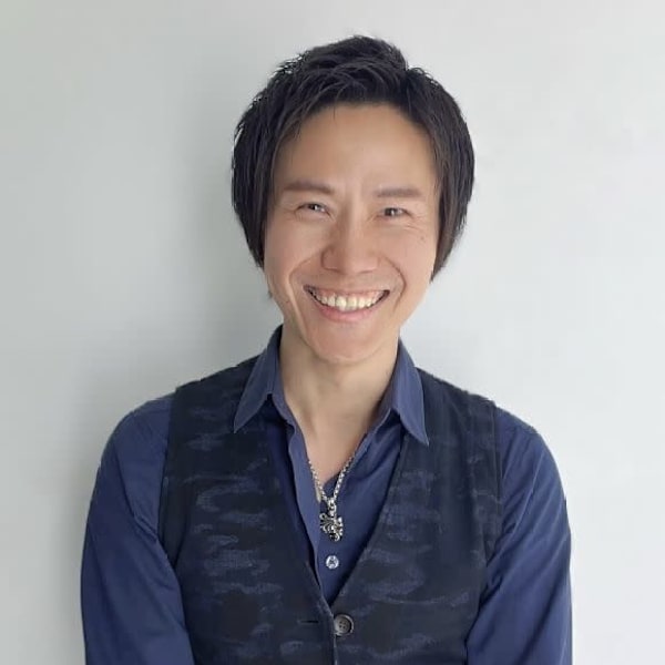 Zina 銀座中央通り 髪質改善&トリートメント&艶髪【ジーナ ギンザチュウオウドオリ カミシツカイゼン ツヤガミ】のスタッフ紹介。矢沢 真