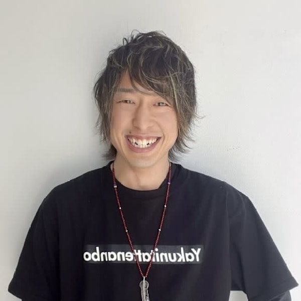 Zina 銀座中央通り 髪質改善&トリートメント&艶髪【ジーナ ギンザチュウオウドオリ カミシツカイゼン ツヤガミ】のスタッフ紹介。熊倉 優樹