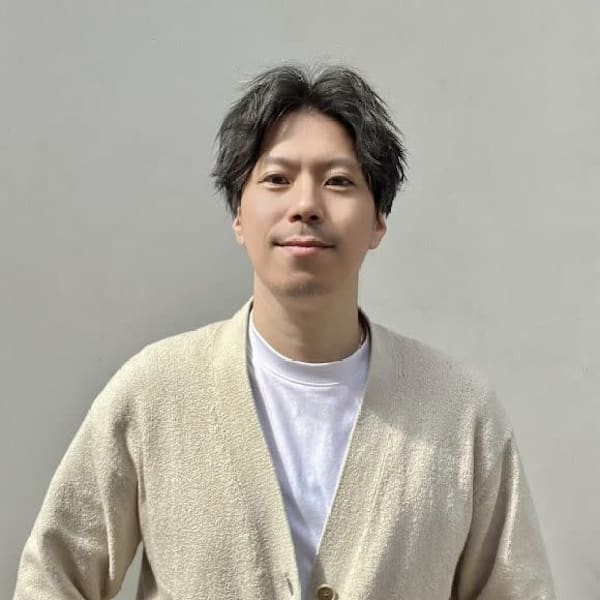 Zina 銀座中央通り 髪質改善&トリートメント&艶髪【ジーナ ギンザチュウオウドオリ カミシツカイゼン ツヤガミ】のスタッフ紹介。杉浦 肇