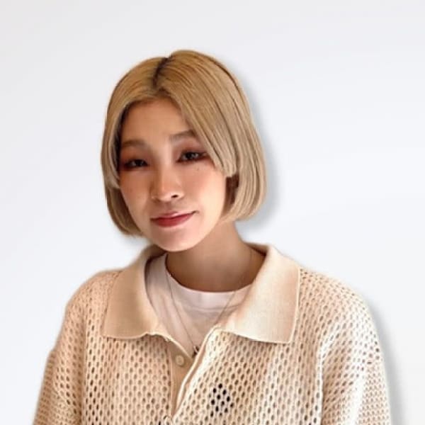 アイブロウサロン mine 松戸店【眉毛専門店】【アイブロウサロン マイン マツドテン マユゲセンモンテン】のスタッフ紹介。ニイナ 