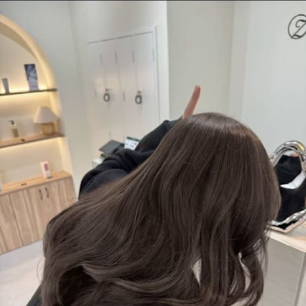 Zina 梅田 髪質改善&トリートメント&艶髪【ジーナ】【ジーナ ウメダ カミシツカイゼンアンドトリートメントアンドツヤガミ ジーナ】のスタッフ紹介。Zina TREND特集