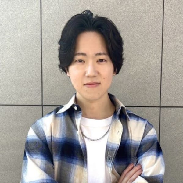 全席個室美容室 Zina 高槻 髪質改善&トリートメント【コシツビヨウシツジーナタカツキカミシツカイゼントリートメント】のスタッフ紹介。橋口 陽太