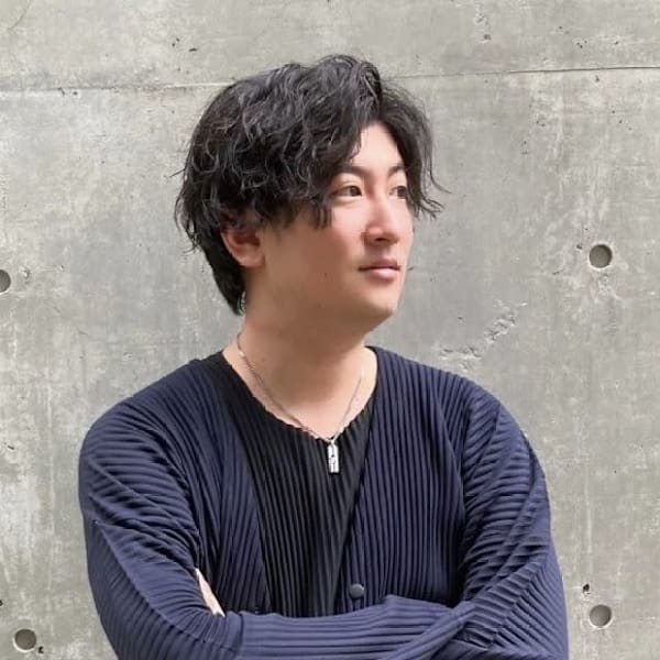全席個室美容室 Zina 高槻 髪質改善&トリートメント【コシツビヨウシツジーナタカツキカミシツカイゼントリートメント】のスタッフ紹介。山内 健太郎