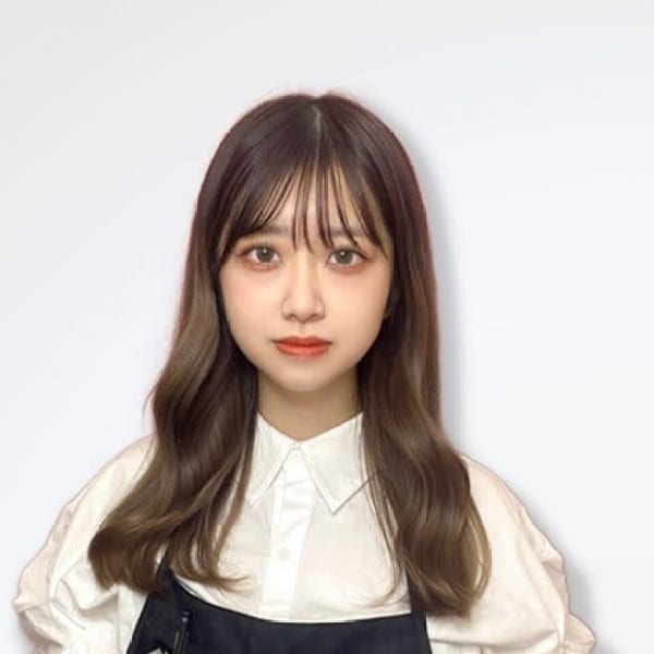 アイブロウサロン i'm 新宿西口店【眉毛専門店】【アイブロウサロン アイム シンジュクニシグチテン マユゲセンモンテン】のスタッフ紹介。アユミ 