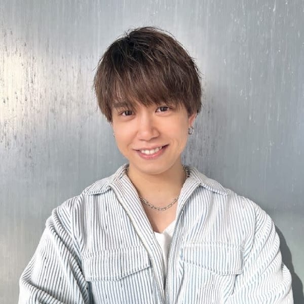 Zina 渋谷神南 髪質改善/前髪カット/韓国レイヤーカット【ジーナ】【ジーナ シブヤジンナン カミシツカイゼン マエガミカット カンコクレイヤーカット】のスタッフ紹介。Shion 