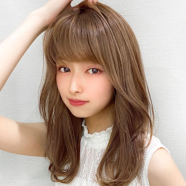 大人かわいいくびれヘアセミロング × ミルクティーベージュ