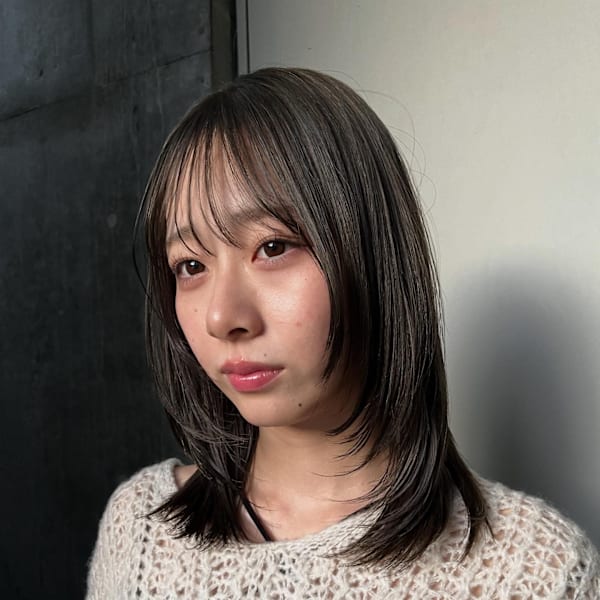 オリーブベージュ