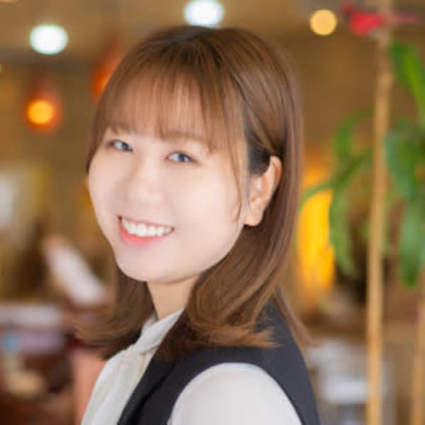 ape hair design【エイプ】のスタッフ紹介。吉田優奈