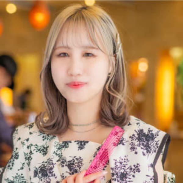 ape hair design【エイプ】のスタッフ紹介。山田鈴歩