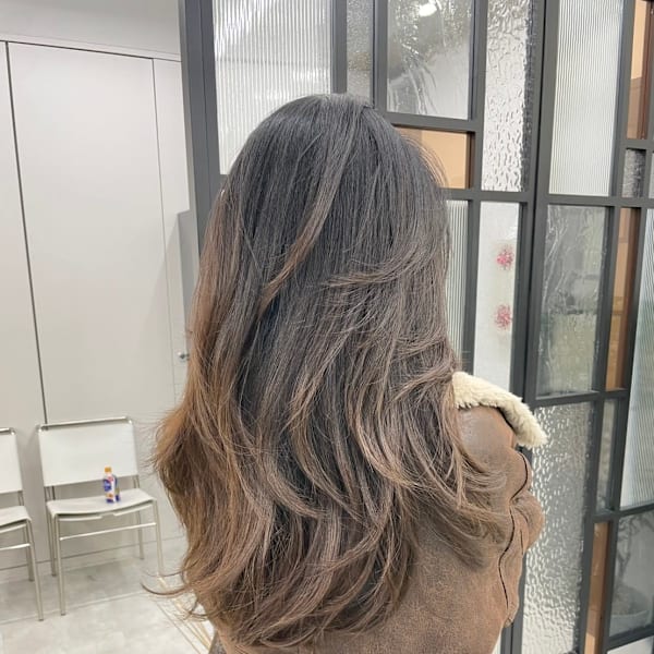 レイヤーカット　ミルクティー　グレージュ|newi belsia 名駅