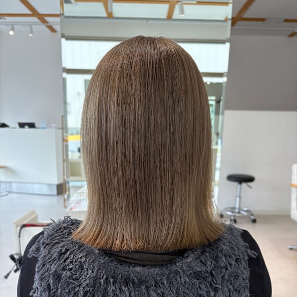 福井大和田/オリーブベージュ/ブリーチカラー/外ハネボブ|coto 福井大和田店 髪質改善トリートメント&ハイトーンカラー