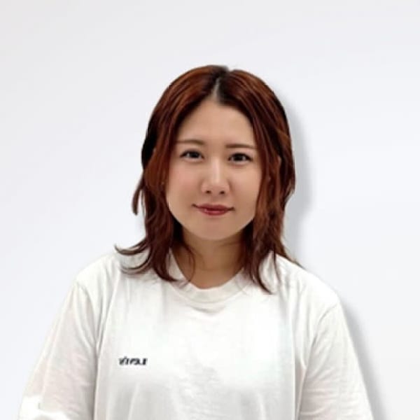 アイブロウサロン i'm 横浜2号店【眉毛専門店】【アイブロウサロン アイム　ヨコハマニゴウテン】のスタッフ紹介。アヅミ 