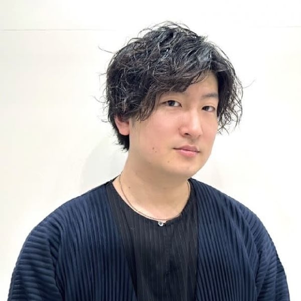 全席個室美容室 Zina 大阪茨木 髪質改善＆トリートメント【ゼンセキコシツビヨウシツ ジーナ オオサカイバラキ】のスタッフ紹介。山内 健太郎