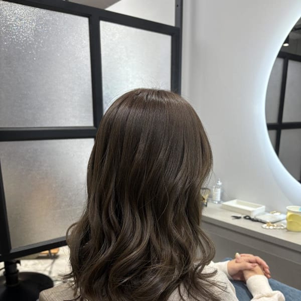 オリーブグレージュ