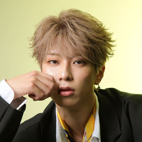 シースルーフェザーショート