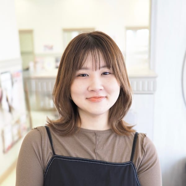 Hair Design Angelo【ヘアデザイン アンジェロ】のスタッフ紹介。赤川えみ