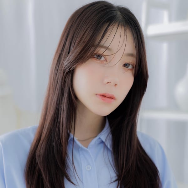 顔回りレイヤーカット小顔ストレートロング ナチュラルブラウン