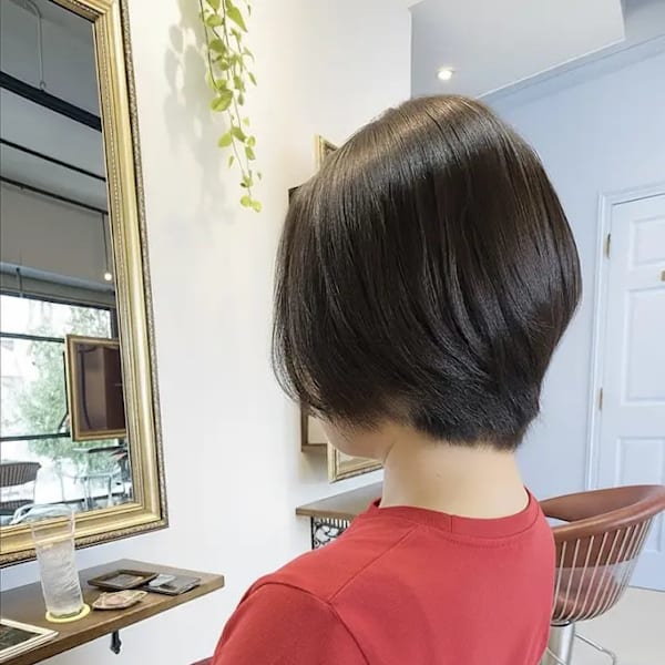 大人の前下がりボブ