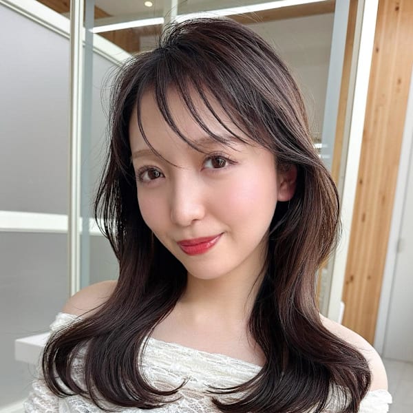大人かわいいくびれヘアセミロング × ミルクティーベージュ