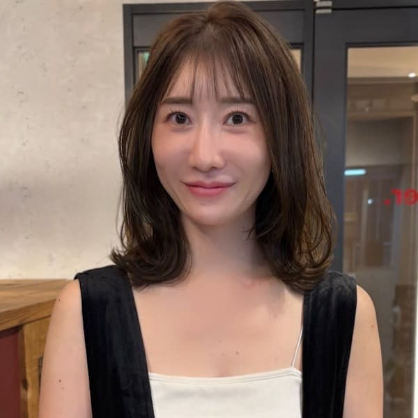 アッシュベージュ 顔周りカット 髪質改善 くびれヘア 20代