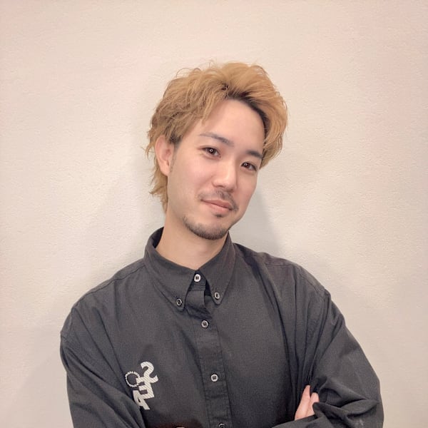 DECO HAIR kiitos【デコヘアーキートス】のスタッフ紹介。藤井 一輝