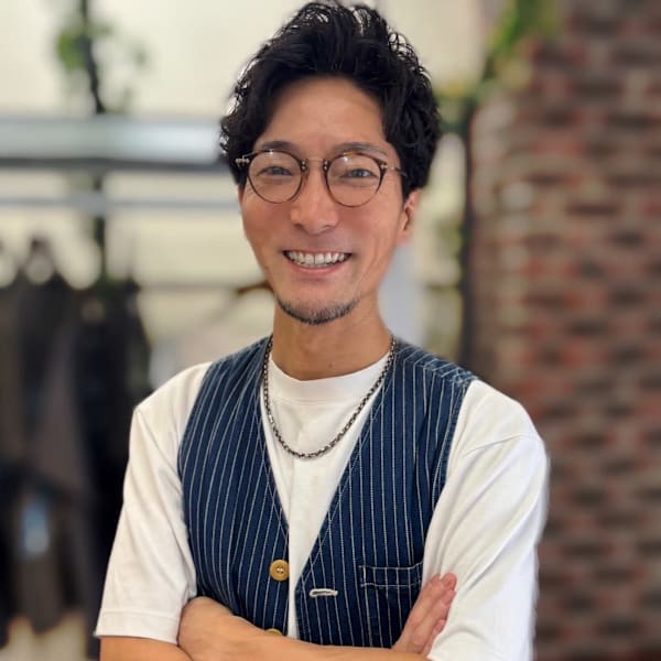 Baciami 博多 髪質改善&トリートメント&艶髪【バーシャミ】【バーシャミハカタ カミシツカイゼンアンドトリートメントアンドツヤガミ】のスタッフ紹介。村山 光臣