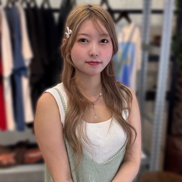 Baciami 博多 髪質改善&トリートメント&艶髪【バーシャミ】【バーシャミハカタ カミシツカイゼンアンドトリートメントアンドツヤガミ】のスタッフ紹介。Sena