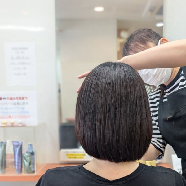 ストレートパーマを美容室でイメチェンしたいけど、