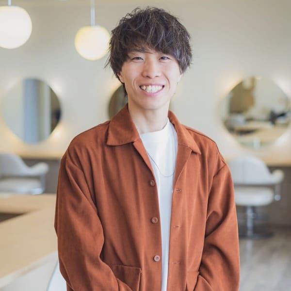 ACCOLE milieu【アコレヘアメイクミリュー】のスタッフ紹介。伊庭勇輝