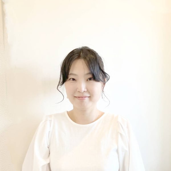 Hi FIVE hair&face【ハイファイブ ヘアーアンドフェイス】のスタッフ紹介。あや