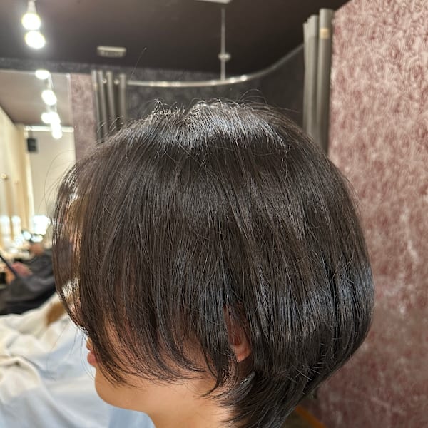 【ディープレイヤーで輝きを纏う♪小顔効果◎】美人ショート