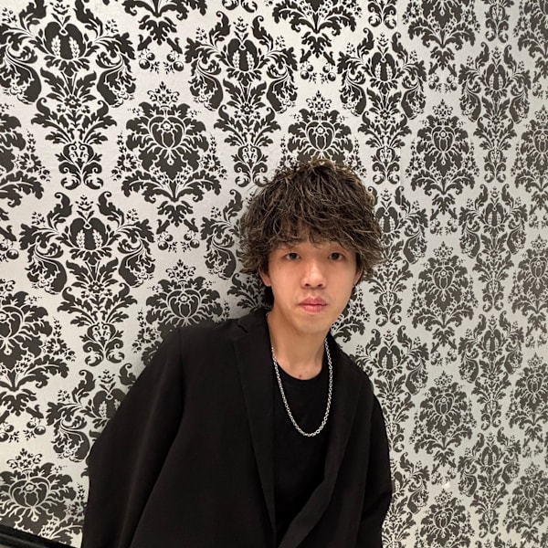 HAIR & MAKE EARTH 竹ノ塚店【ヘアメイクアース タケノヅカテン】のスタッフ紹介。近藤 駿