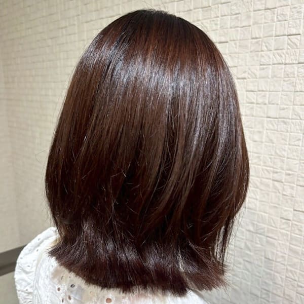 ミディアムレイヤー 外ハネ マロンベージュ ツヤ髪 20代