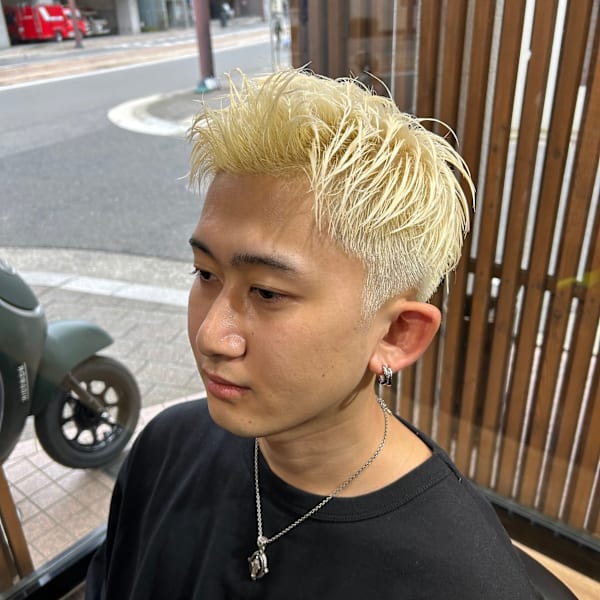 金髪アップバング