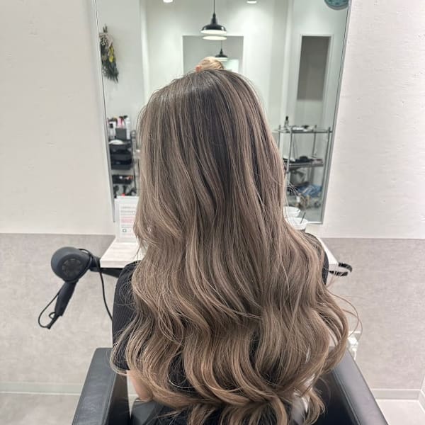 派手すぎない大人バレイヤージュ