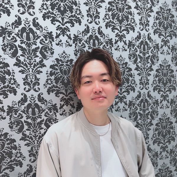 HAIR & MAKE EARTH 竹ノ塚店【ヘアメイクアース タケノヅカテン】のスタッフ紹介。尾崎　光星