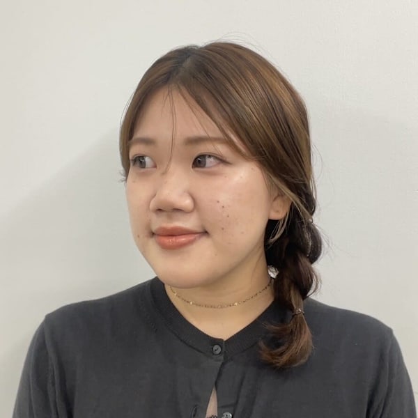 Umi【ウミ】のスタッフ紹介。篠崎 渚彩