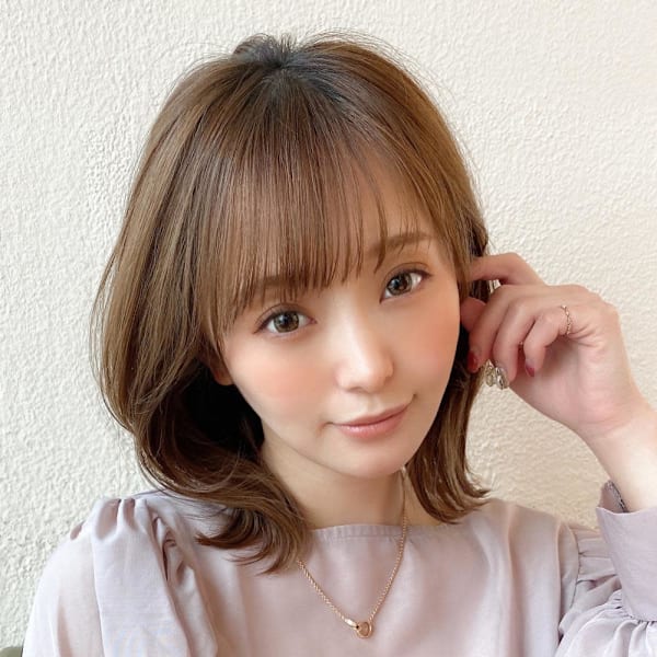 30代40代の明るい白髪染めで垢抜ける結べるレイヤーボブ