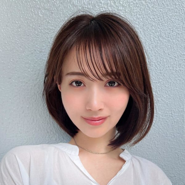 30代40代の明るい白髪染めで垢抜ける結べるレイヤーボブ