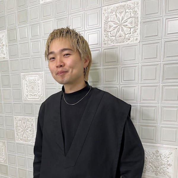 Henrietta 自由ヶ丘【ヘンリエッタ ジユウガオカ】【ヘンリエッタ ジユウガオカ】のスタッフ紹介。海老原 友太