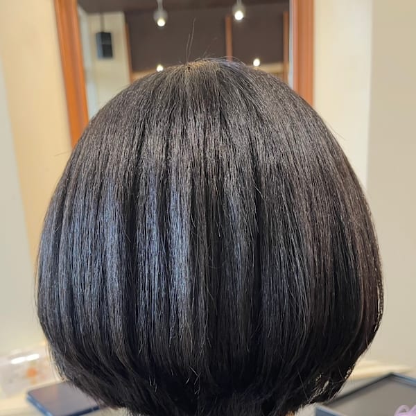 【強いクセ毛でも諦めないで!】自然で艷やかなストレートボブ